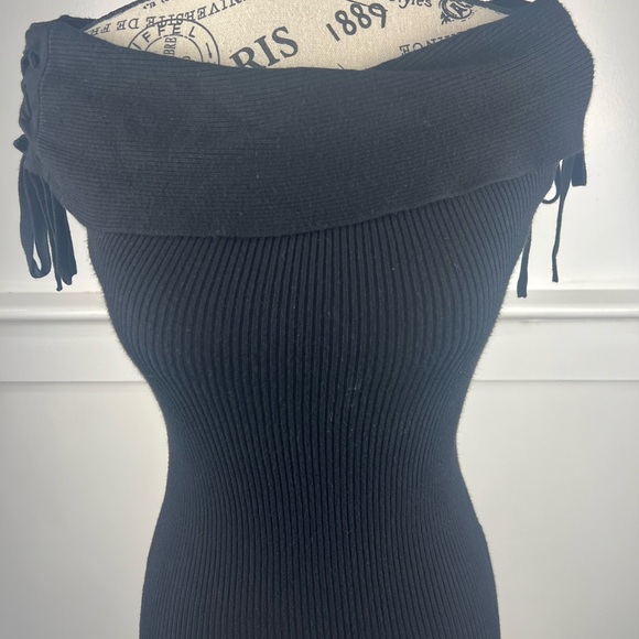 Express Black Off Shoulder - Picture 2 of 9